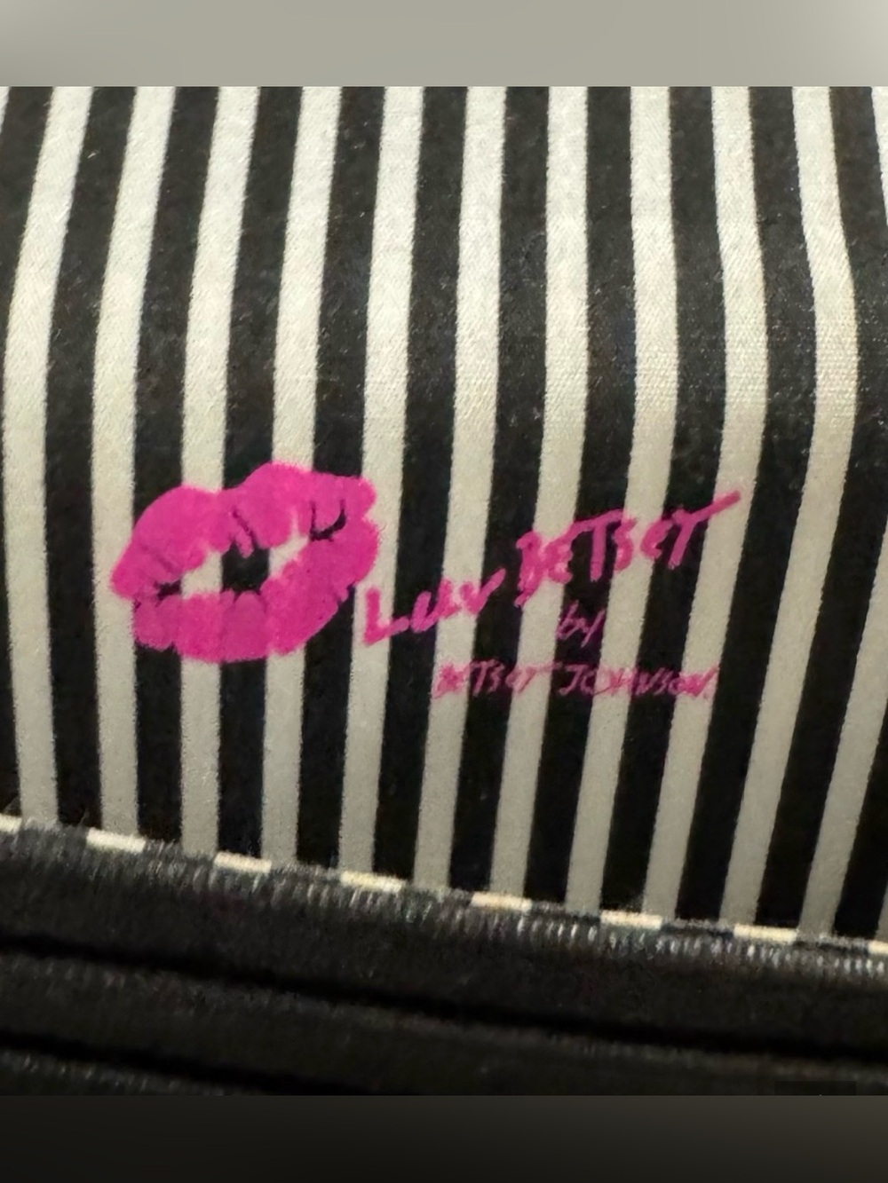 🎉Luv Betsey by Betsey Johnson Glitter
Wristlet Wallet w/ gold accents. EUC! - Picture 3 of 3